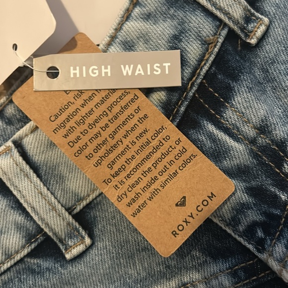 NWT Roxy High Waisted Mom Jeans - Picture 2 of 4